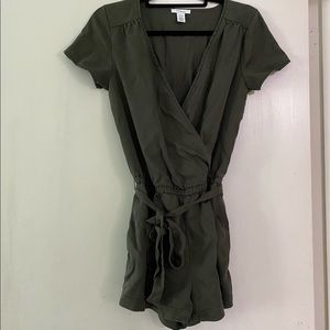 OLIVE GREEN ROMPER SIZE 4